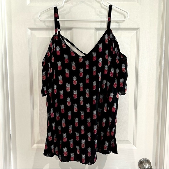Torrid Women Black Pineapple Print Lightweight Blouse Sz 2  Off Cold Shoulder - Picture 1 of 12